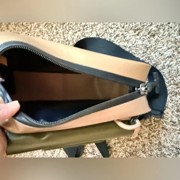 RTIC Green and Tan Shoulder Bag - Picture 3 of 4